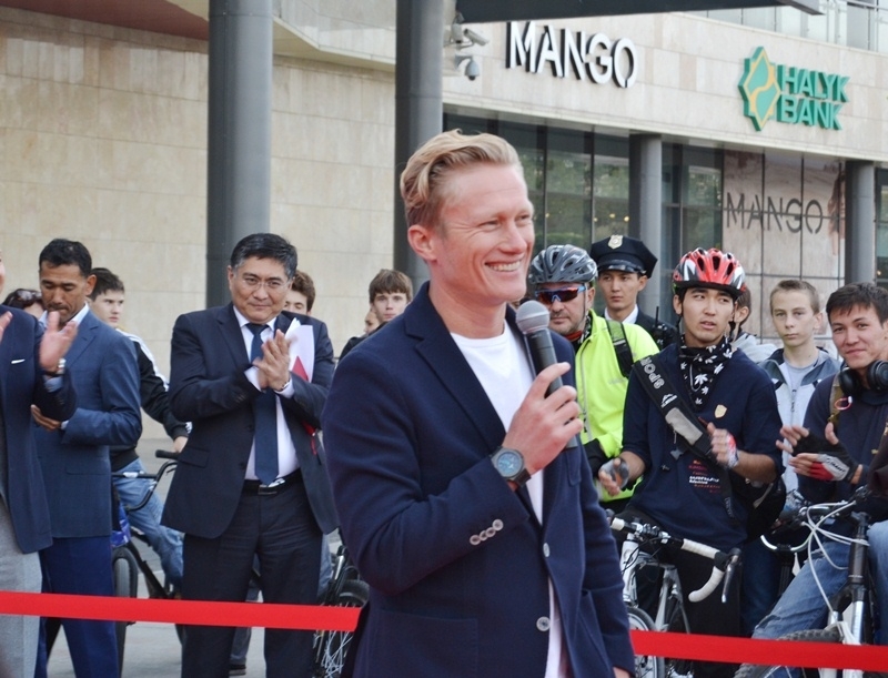 В Алматы появилась звезда Винокурова