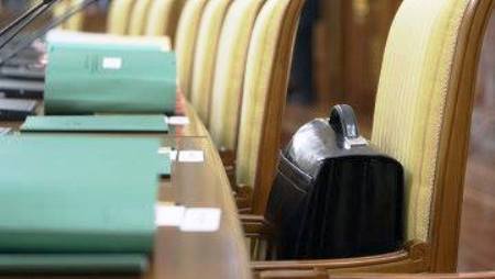 Секс-жанжал үшін қуылған ақжолдық депутаттың орнына жаңа мәжілісмен келеді