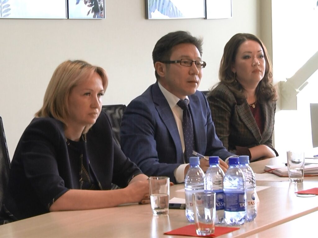 Все бутики, закрытые с утра в Мega Аlma-Аta и Мega Рark, работают в прежнем режиме. Арендаторы начали открывать магазины уже после обеда