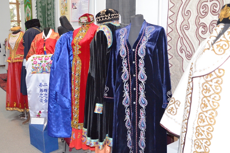 История в костюмах