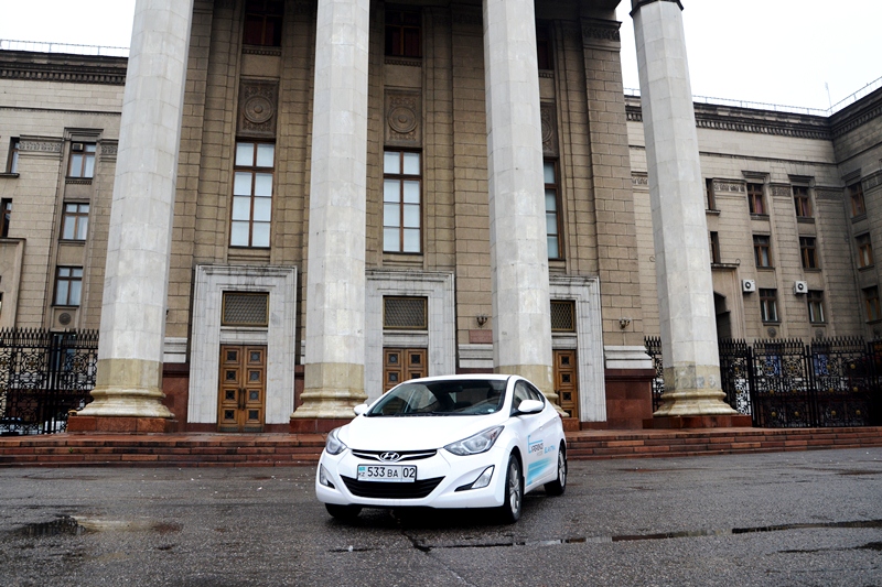 Тест-драйв kursiv.kz. Hyundai Elantra: недорогой автомобиль с дорогими повадками