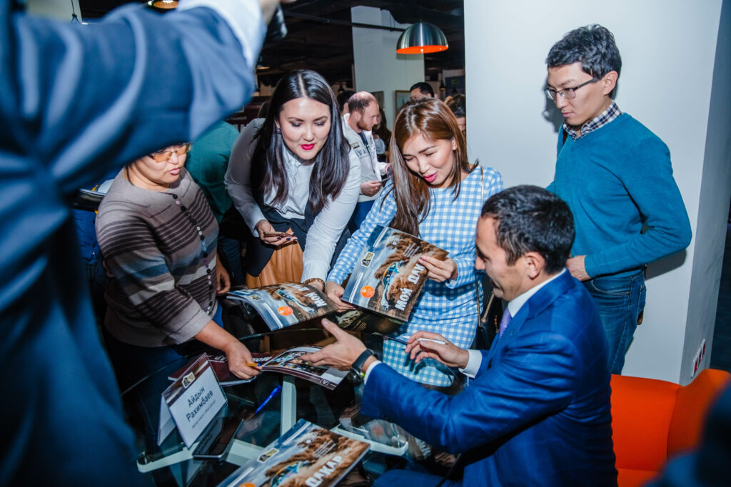 В Астане прошла презентация книги Айдына Рахимбаева «Мой Дакар»