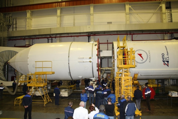 На Байконуре провели общую сборку РН «Зенит» с КА «Электро-Л» №2