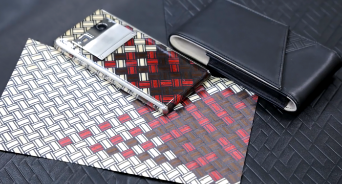 Vertu представила «деревянный» смартфон