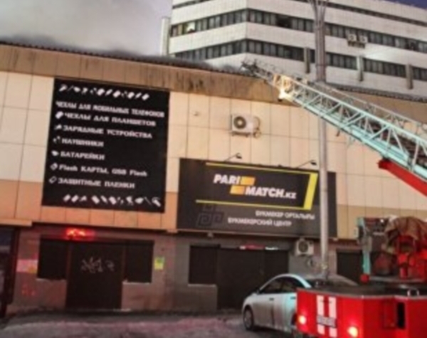 В Караганде при пожаре в ТД «Абсолют» было эвакуировано 257 человек