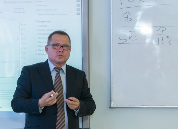 Цены на нефть останутся под давлением, но «дно» приближается — эксперт