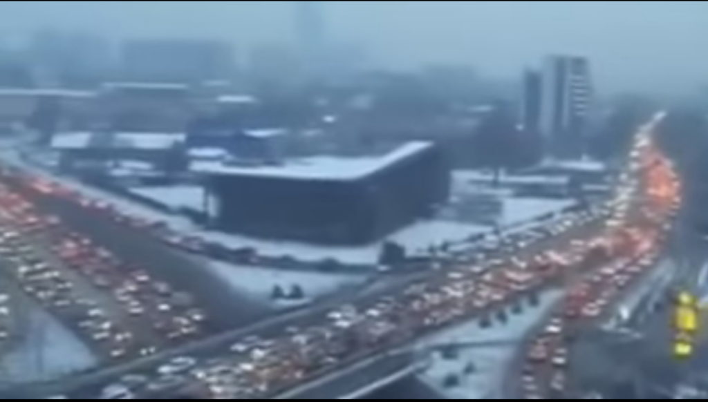 В Алматы образовалась огромная пробка