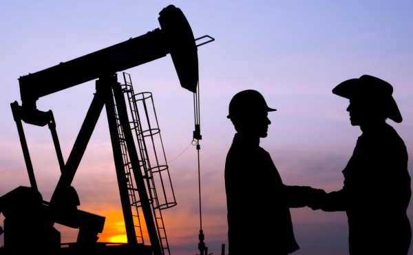 Добычу нефти заморозят более 15 стран