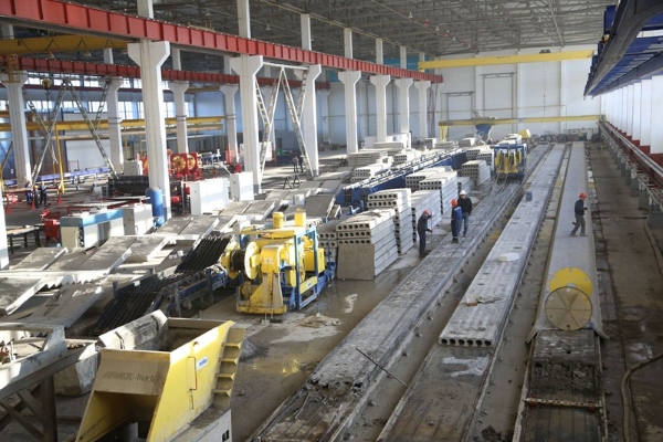 Глава государства посетил домостроительный комбинат в Уральске