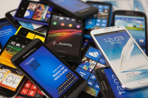 Почему чиновникам запретили смартфоны