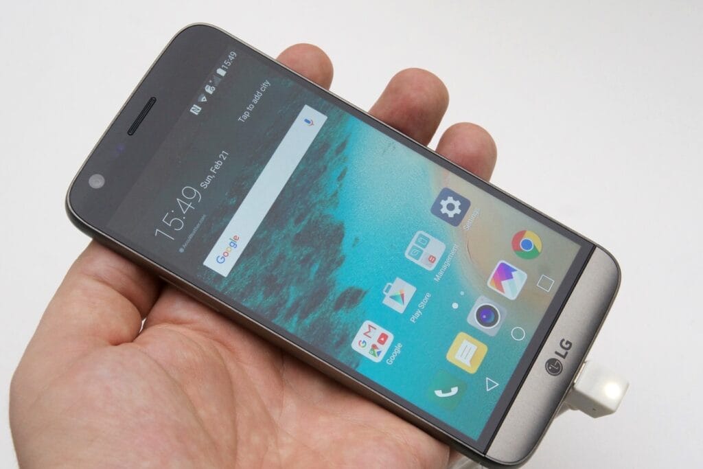 LG анонсировала международный релиз флагмана G5