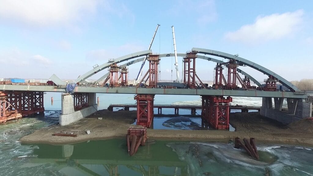 Возрождая Шелковый путь