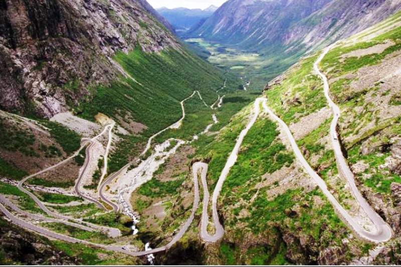 Дорогой трудною, тропою Троллею…