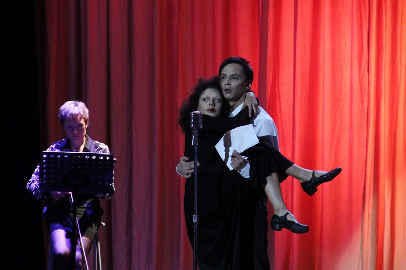 Ожившие легенды в спектакле «Счастливые поют»