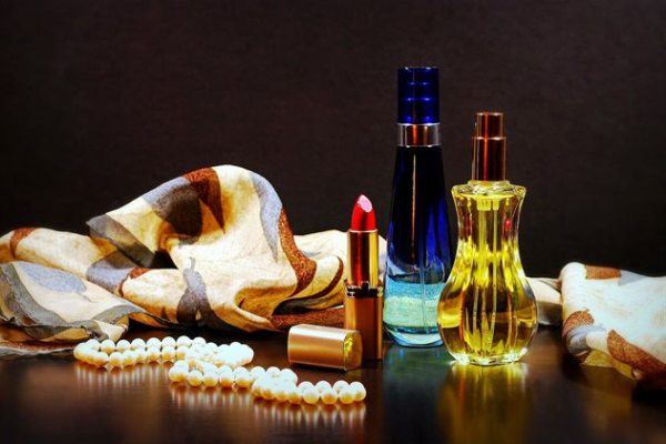 Парфюмды қалай таңдаймыз: әйелдерге арналған гайд