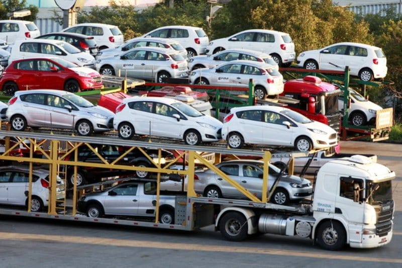 Продажи автомобилей в апреле выросли почти на 9%