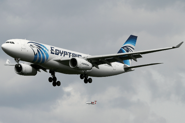 По сообщениям СМИ самолет EgyptAir упал в море