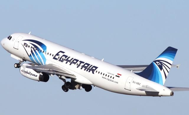 Компания EgyptAir заявила об обнаружении обломков А320