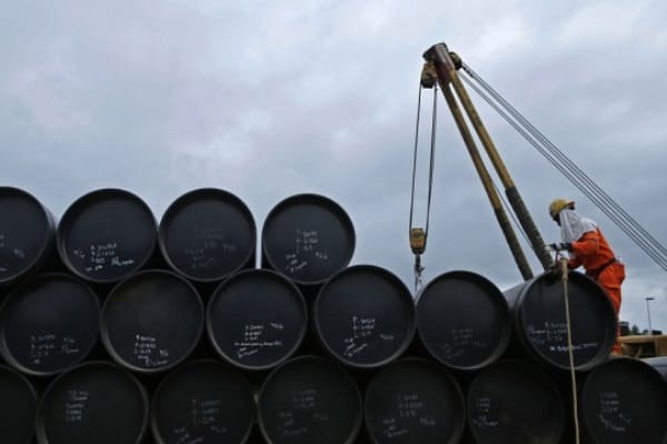 Нефть откатилась после роста