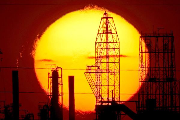 Нефть снижается в ожидании данных от API