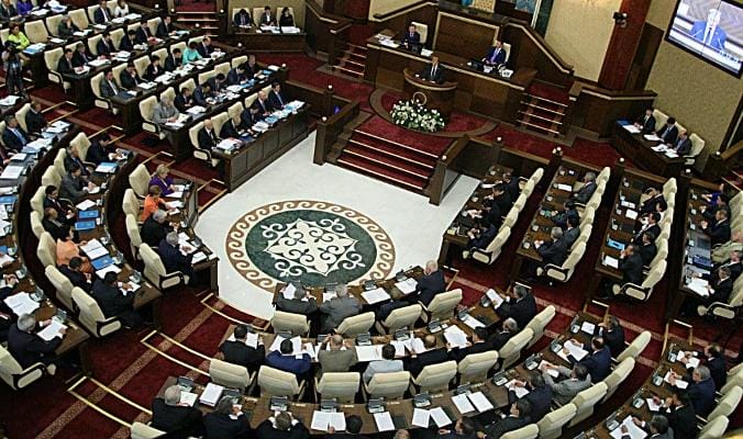 Парламент Казахстана уходит на каникулы