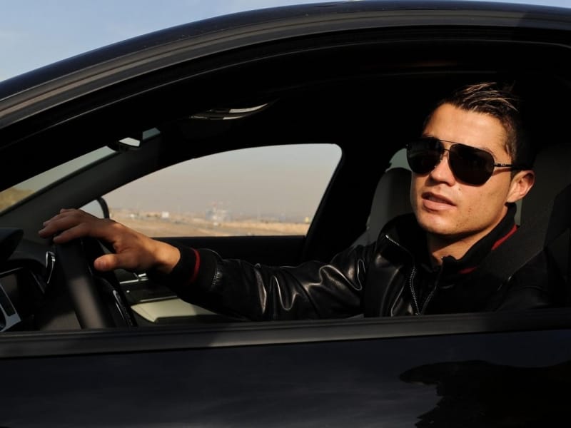 Какие автомобили выбирают звезды мирового футбола