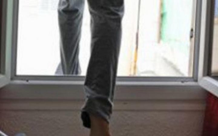 В Актобе мужчина сбросился с 25 этажа