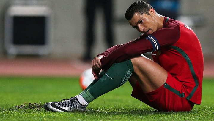 Врачи назвали диагноз Роналду, травмированного во время Евро-2016