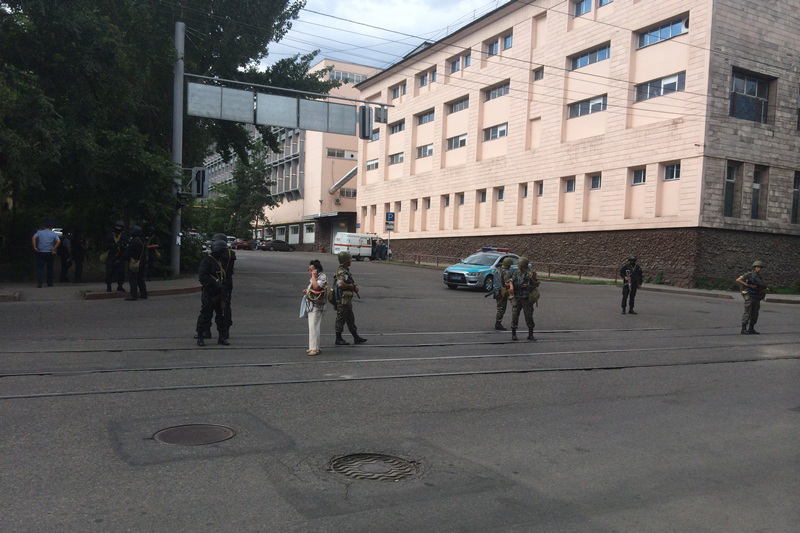 ДВД сообщило о причинах оцепления в районе фабрики Рахат