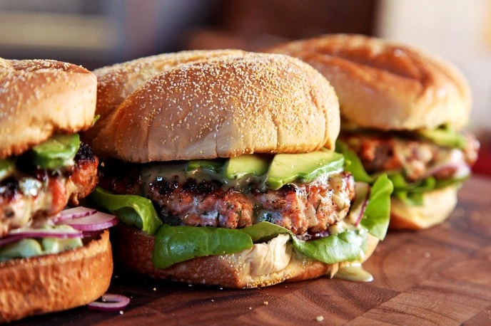 Другой фаст-фуд. Заведения с правильными бургерами в Алматы