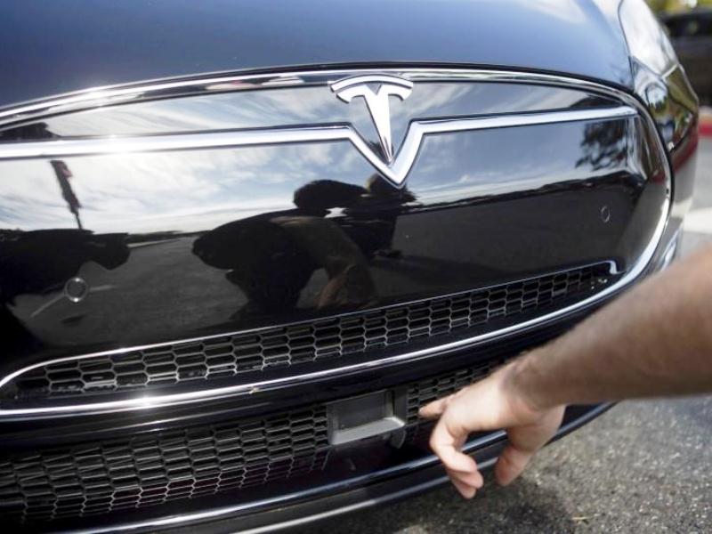 Tesla Motors назвала предположительные причины смертельного ДТП