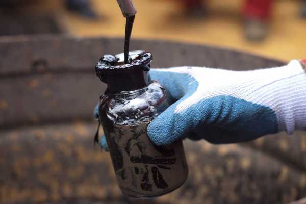 Нефть продолжает падение