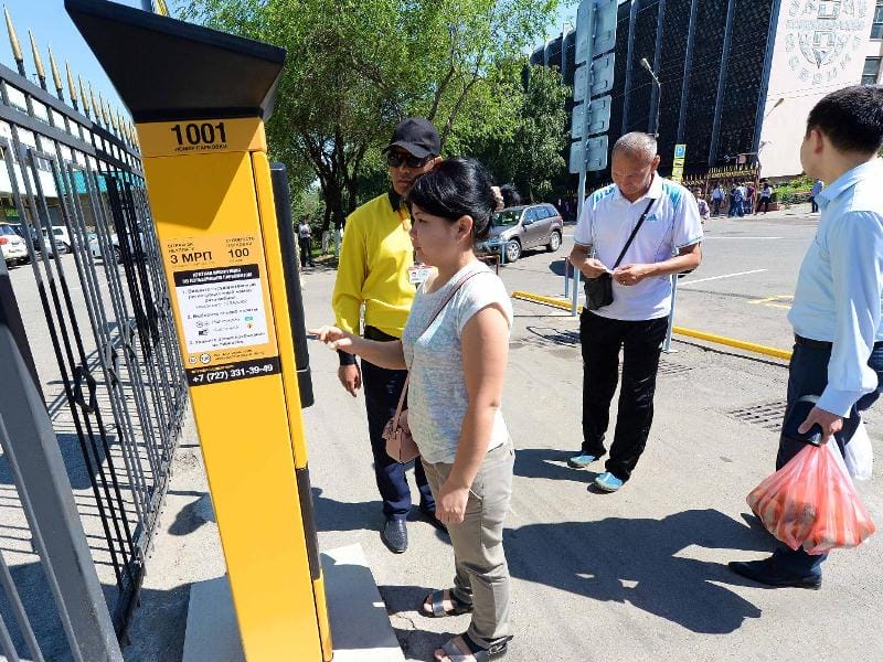 В Алматы в районе «Зеленого базара» расширили зону платной парковки