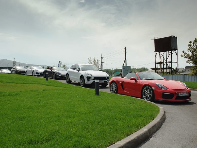 В Алматы прошел ежегодный автопробег Porsche