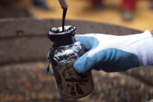 Нефть слабеет