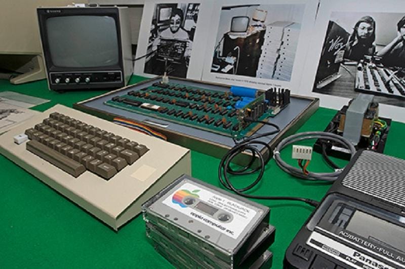 За $815 тысяч продали на аукционе прототип компьютера Apple 1