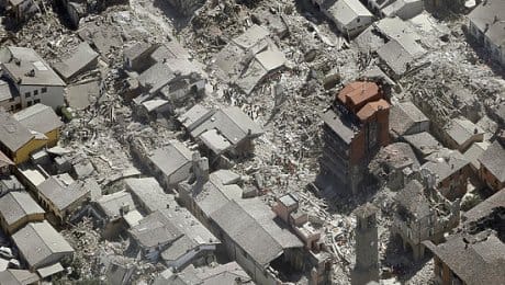 До 281 человека возросло число жертв землетрясения в Италии