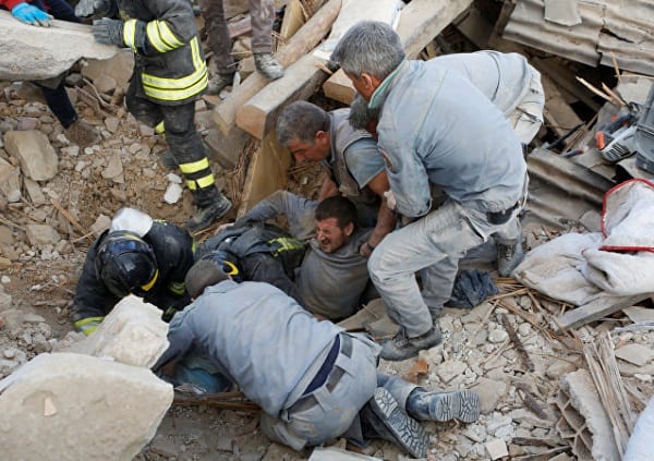 Число жертв землетрясения в Италии возросло до 294 человек