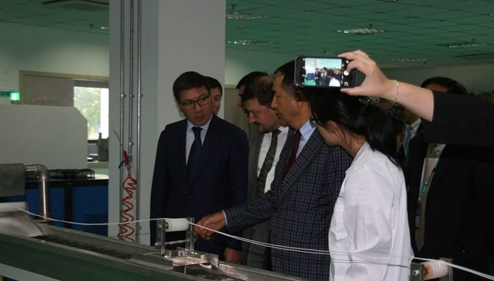 Казахстан поставит 300 тыс.тонн пшеницы на текстильный завод в СУАР