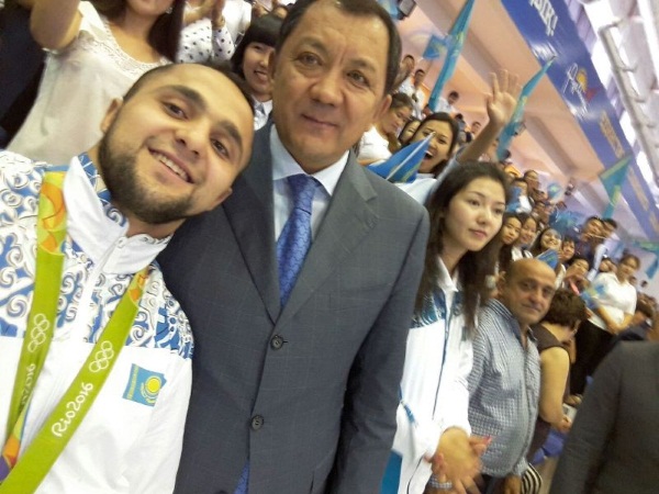 Олимпийцу Ниджату Рахимову подарили квартиру в Астане