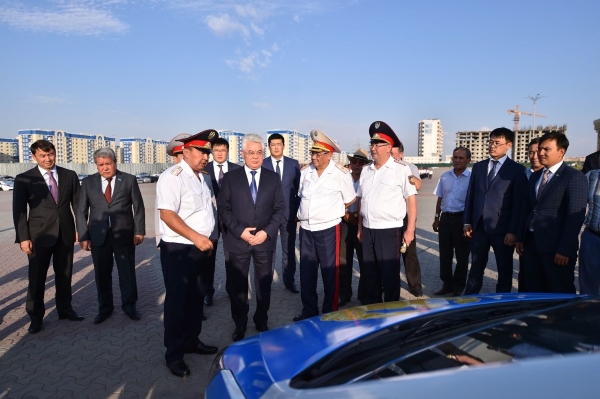 Сотрудникам местной полиции ЮКО вручили служебные автомашины