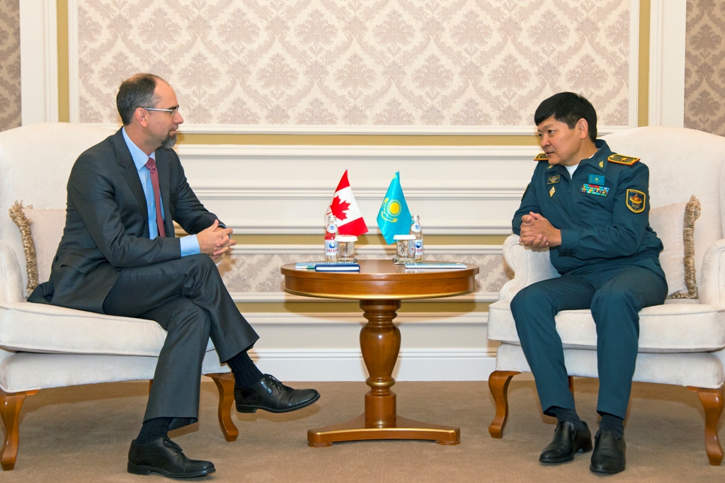 Заместитель министра обороны РК провел встречу с послом Канады в РК