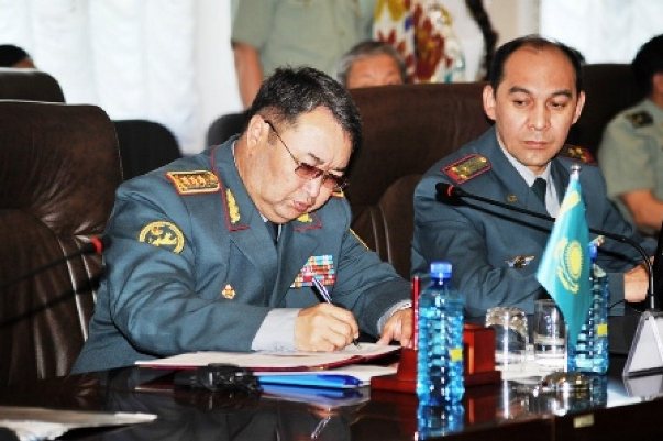 Сакен Жасузаков назначен министром обороны РК