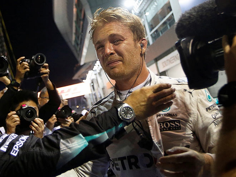 Нико Росберг выиграл Гран-при Сингапура