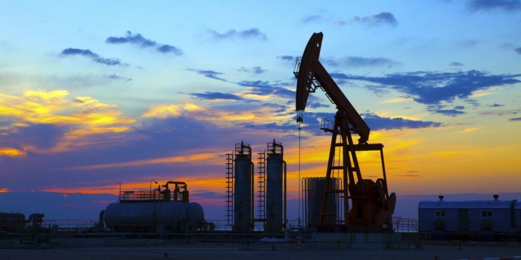 Нефть падает на опасениях падения спроса на нее