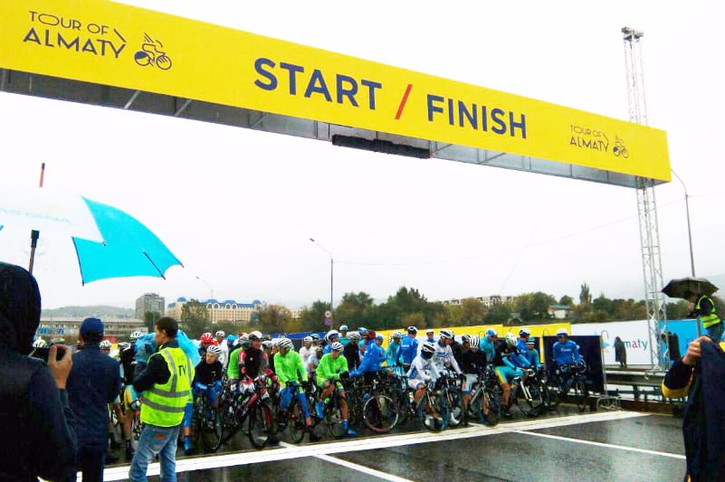 В Южной столице стартовала велогонка «Тур Алматы-2016»