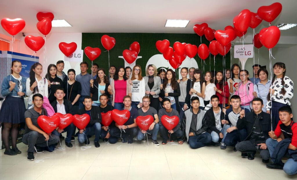 LGEAK организовала и провела лекцию о важности корпоративного волонтерства и День Донора «Протяни руку помощи» в Caspian University