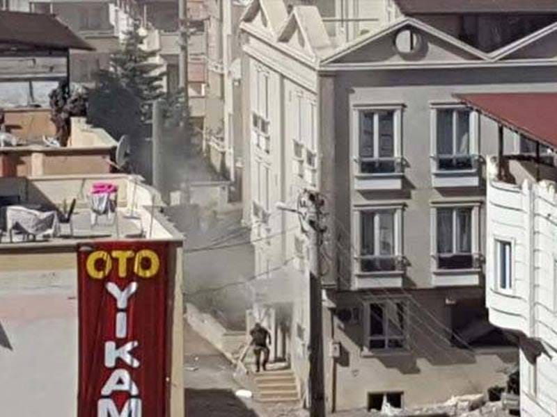 В Турции террорист подорвал себя во время полицейской операции