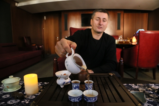 Искусство пить чай: китайская традиционная чайная церемония покоряет Казахстан