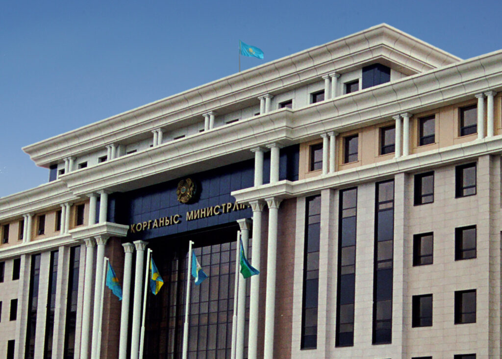 Нурсултан Назарбаев произвел кадровые назначения в Министерстве обороны